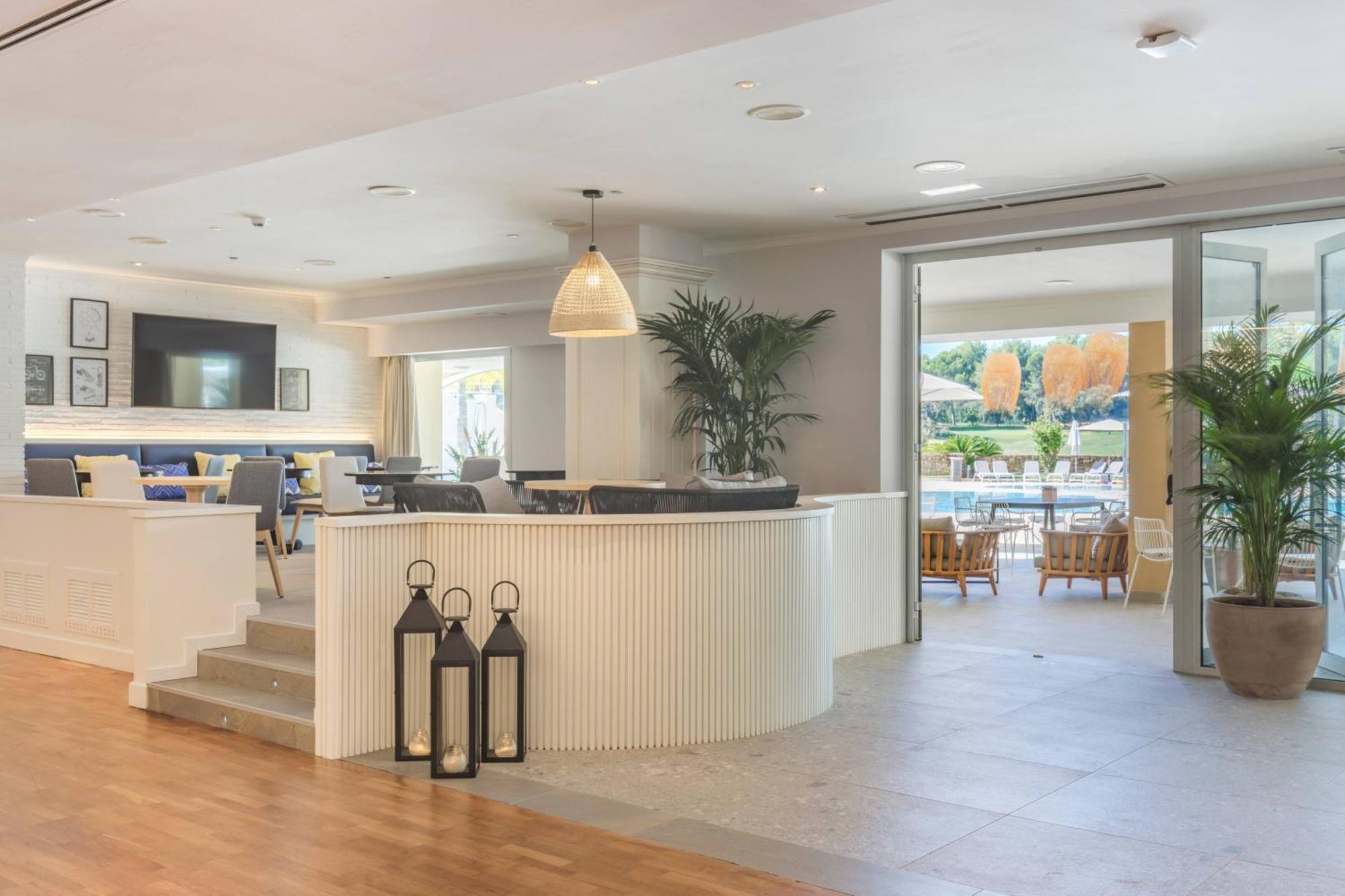 Denia Marriott La Sella Golf Resort & Spa Exterior photo The interior of the clubhouse at The Grove