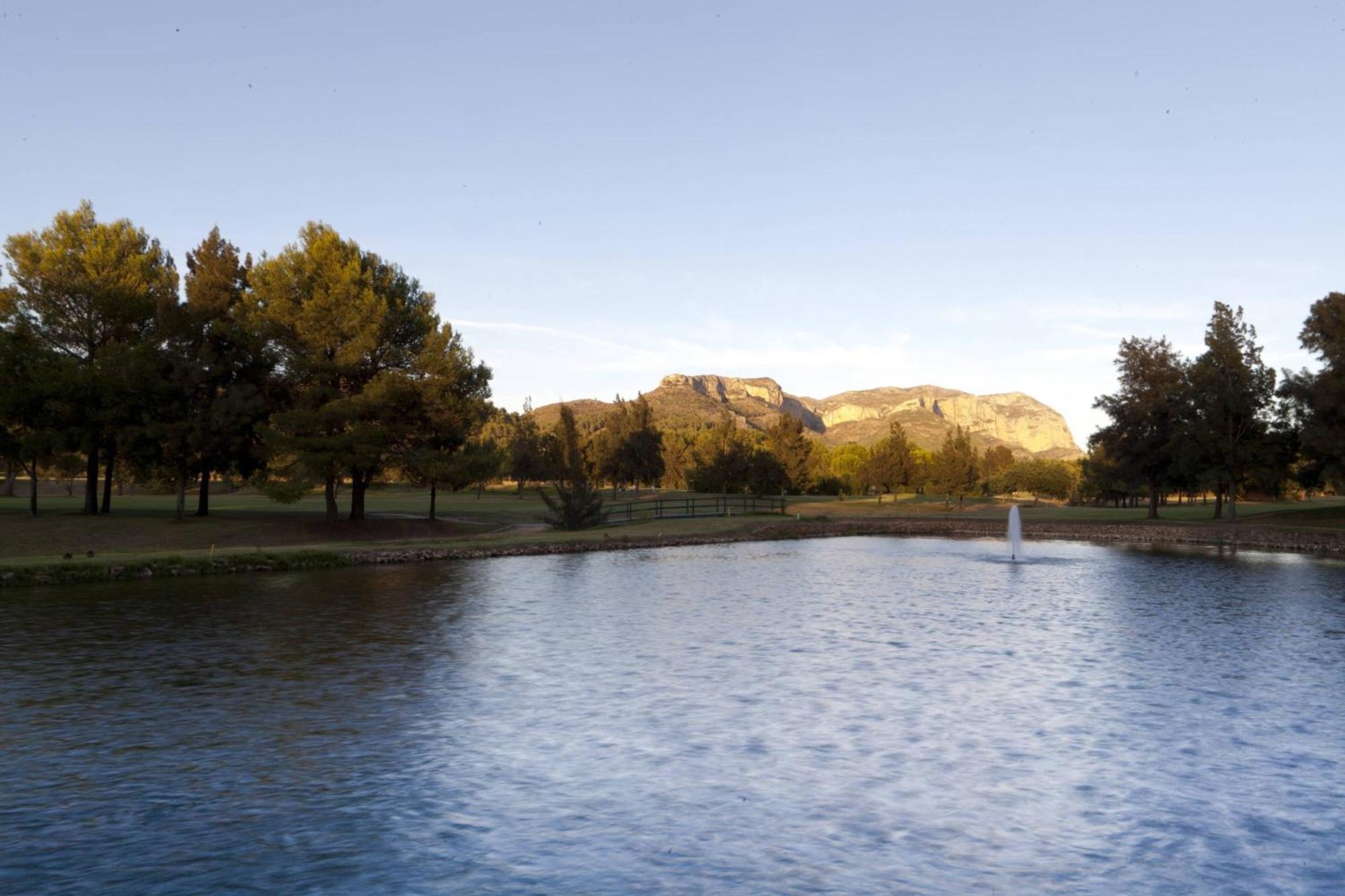 Denia Marriott La Sella Golf Resort & Spa Exterior photo The San Tan Mountains
