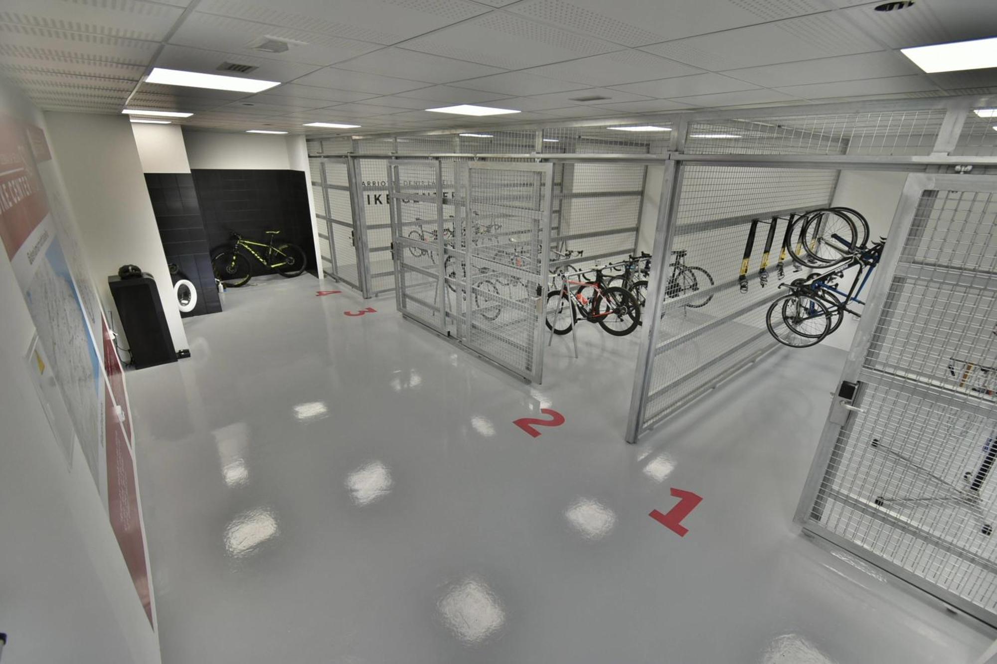 Denia Marriott La Sella Golf Resort & Spa Exterior photo Bicycle storage area